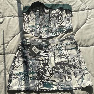 Graffiti style set from White Fox boutique. Size M.